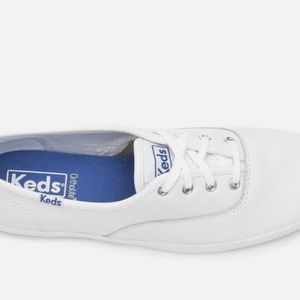 KEDS WOMEN'S CORE CHAMPION LEATHER SNEAKERS SIZE 6